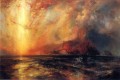 Ferozmente, el sol rojo descendiendo quemó su camino a través del paisaje del cielo Thomas Moran Beach